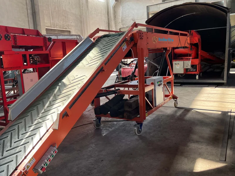 Telescopic Conveyor for Container Loading